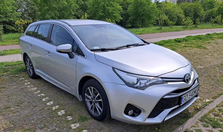 toyota avensis zachodniopomorskie Toyota Avensis cena 57000 przebieg: 141700, rok produkcji 2015 z Gdańsk